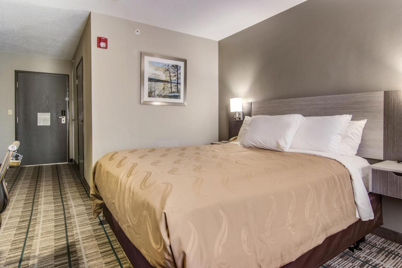 Quality Inn & Suites Grove City-Outlet Mall Eksteriør billede