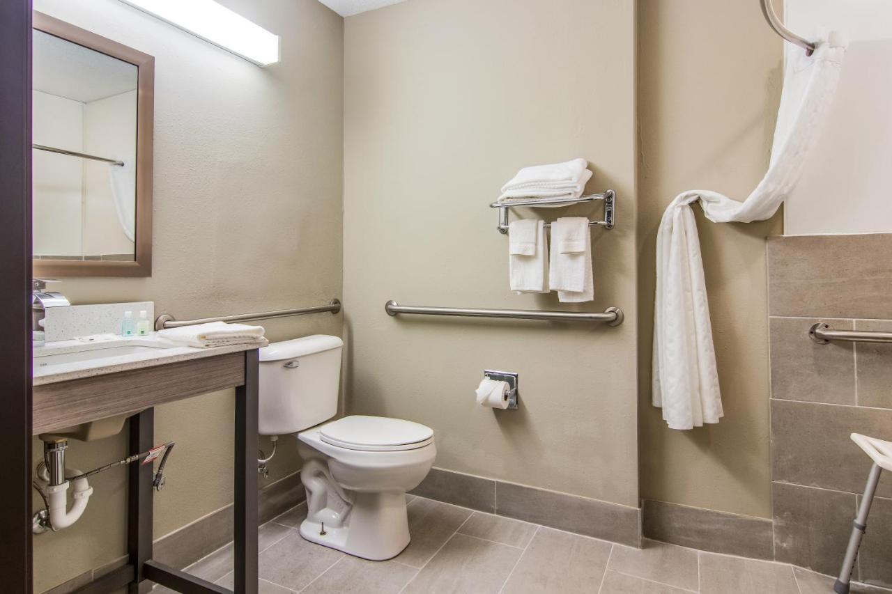 Quality Inn & Suites Grove City-Outlet Mall Eksteriør billede