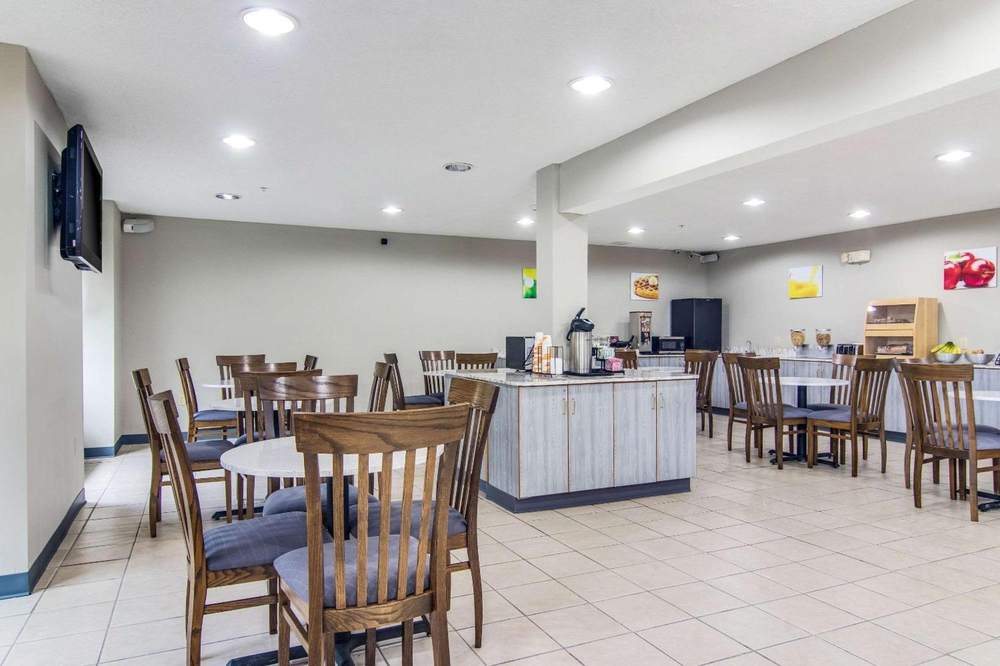 Quality Inn & Suites Grove City-Outlet Mall Eksteriør billede