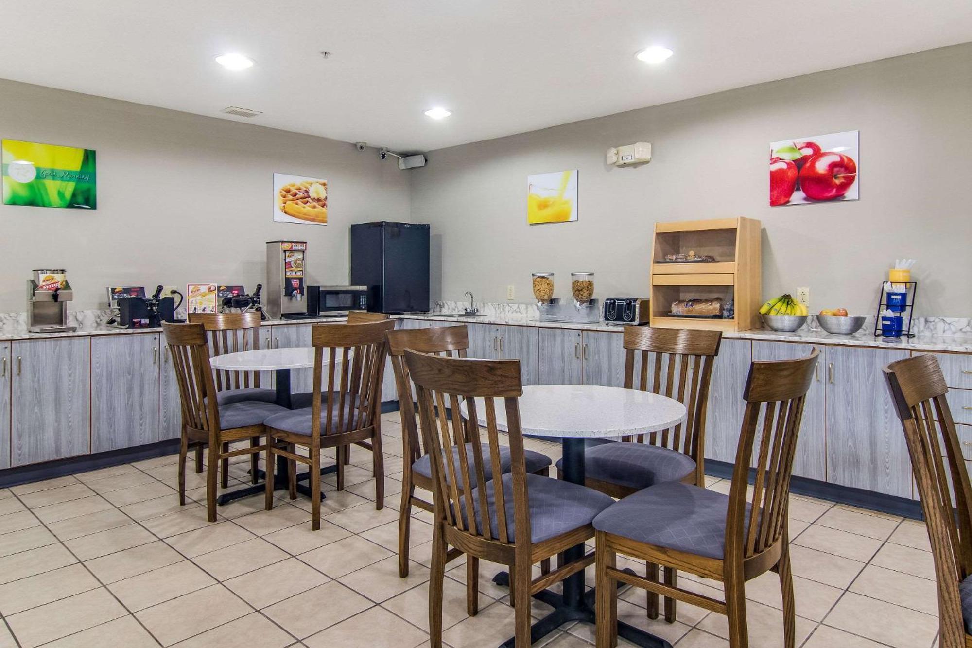 Quality Inn & Suites Grove City-Outlet Mall Eksteriør billede