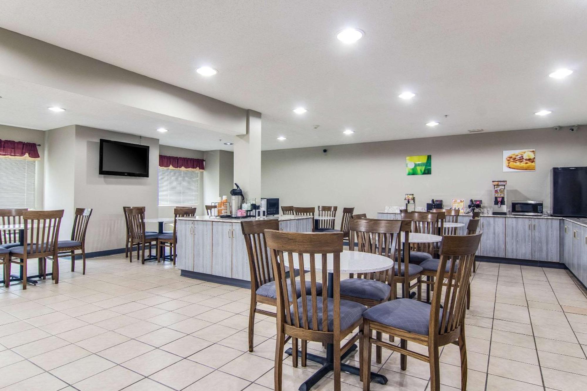 Quality Inn & Suites Grove City-Outlet Mall Eksteriør billede