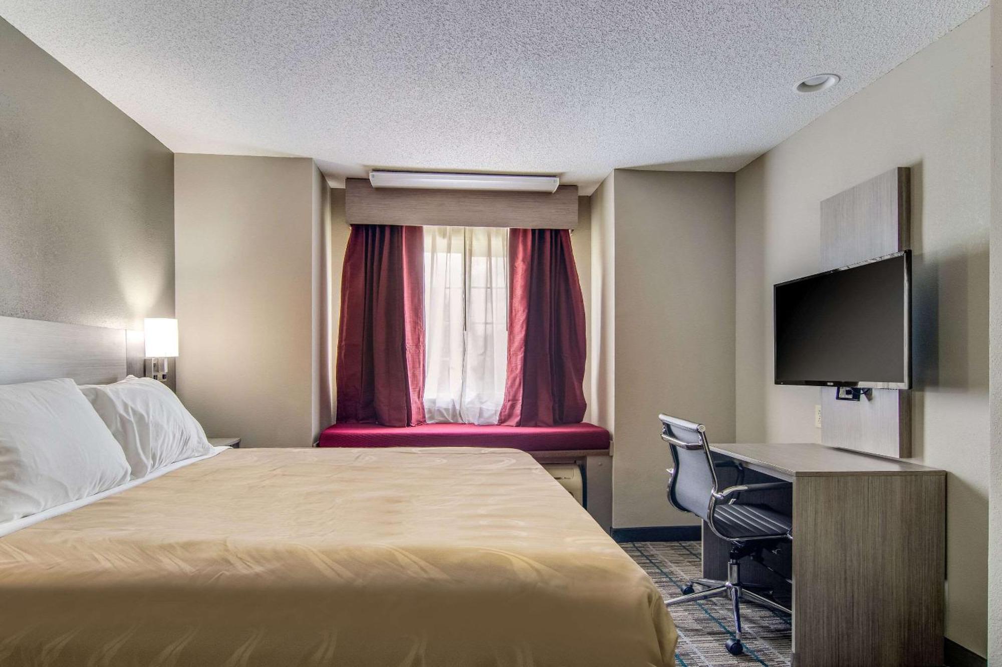 Quality Inn & Suites Grove City-Outlet Mall Eksteriør billede