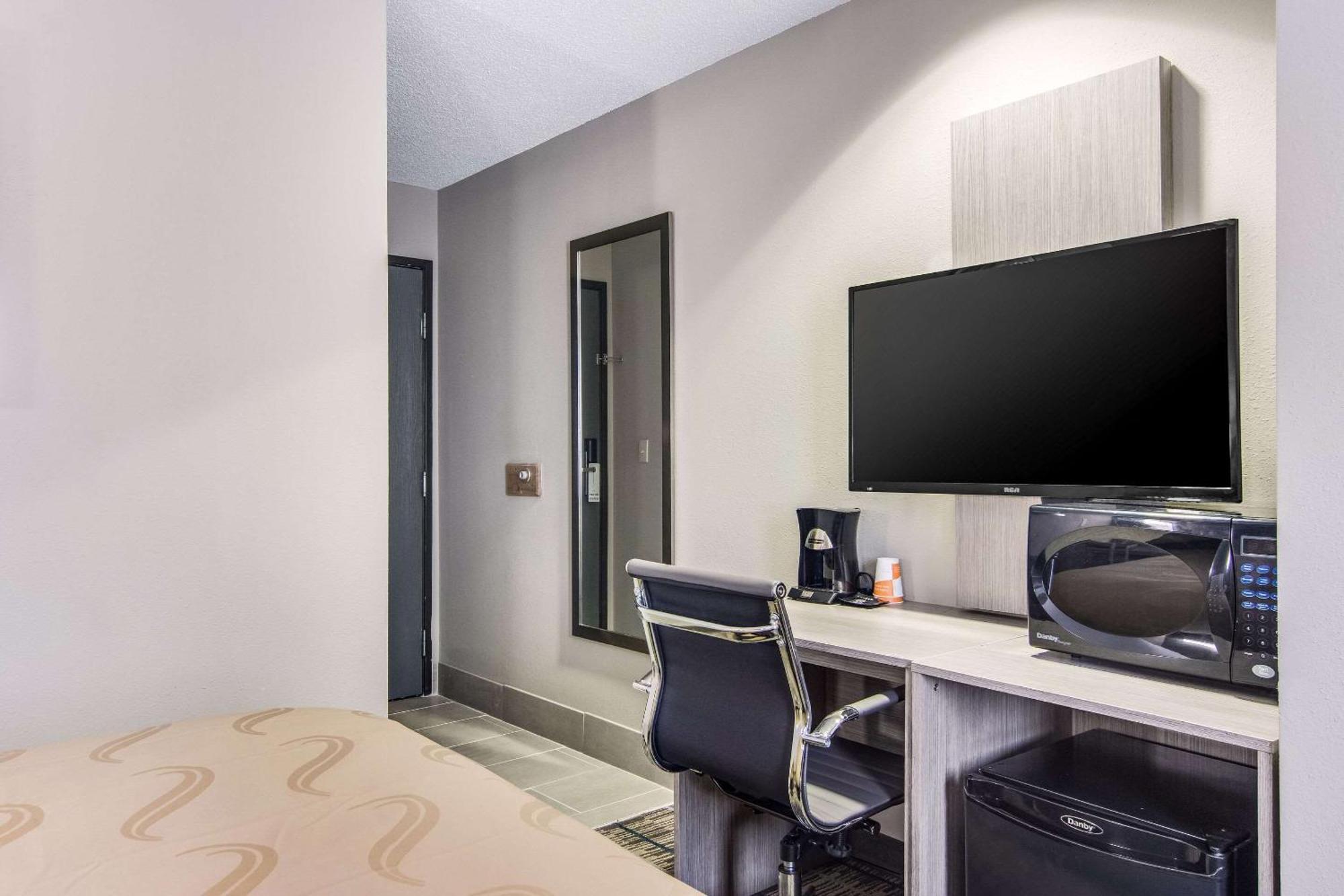 Quality Inn & Suites Grove City-Outlet Mall Eksteriør billede