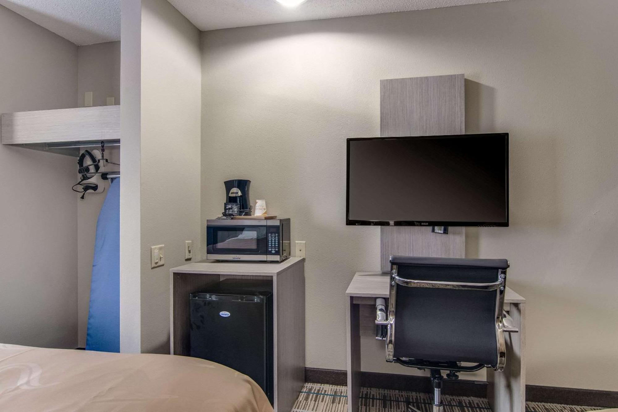 Quality Inn & Suites Grove City-Outlet Mall Eksteriør billede