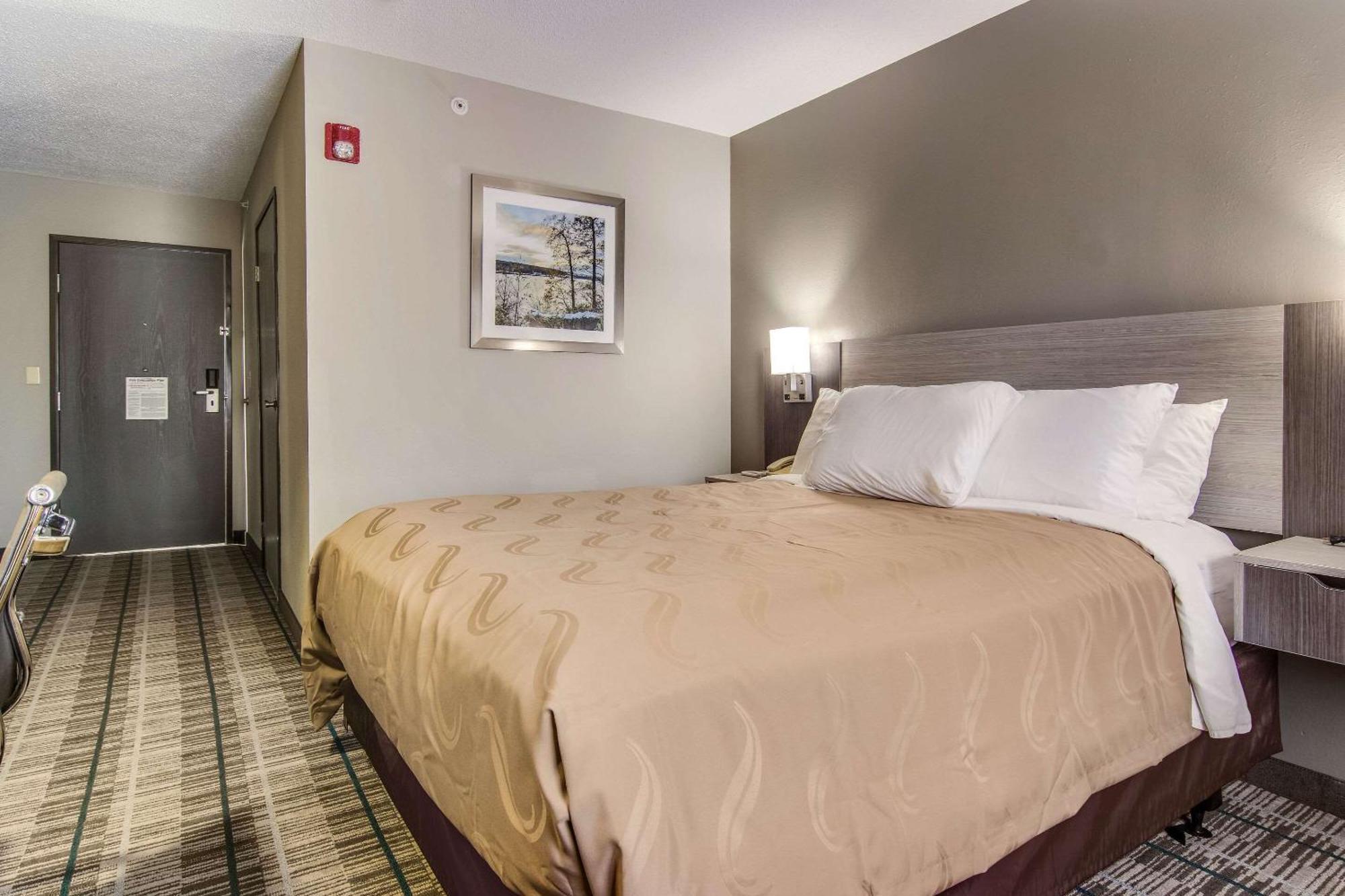 Quality Inn & Suites Grove City-Outlet Mall Eksteriør billede
