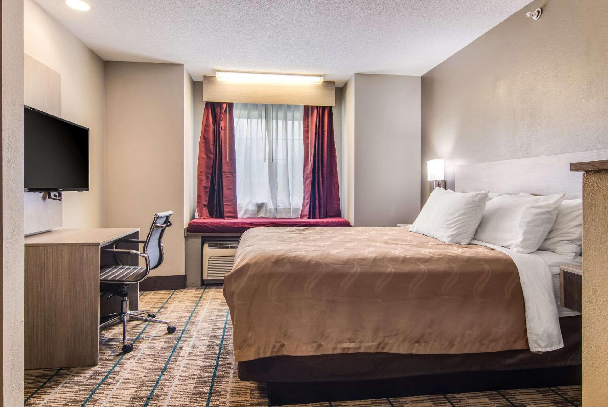 Quality Inn & Suites Grove City-Outlet Mall Eksteriør billede
